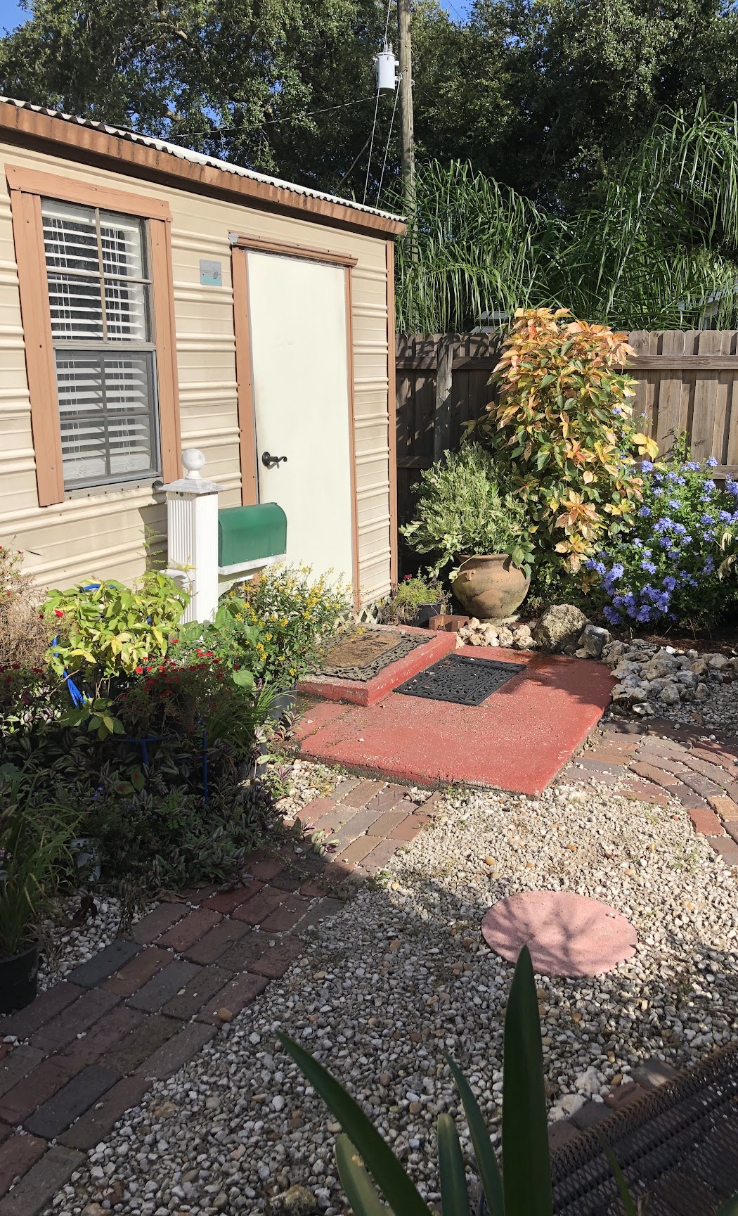 Exterior of Duffy's grooming shed with flowers